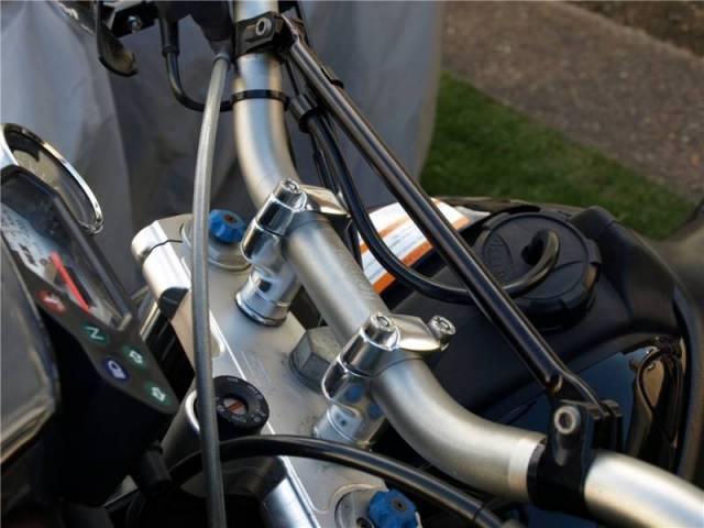 14 triumph speed tripple fat bar risers.jpg